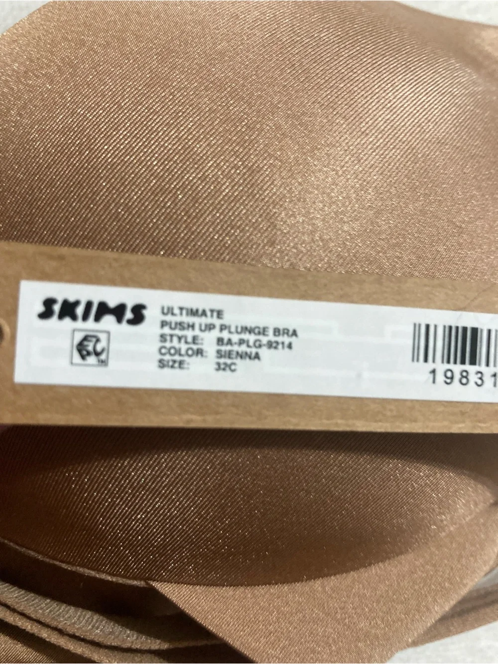 SKIMS Ultimate Plunge Push Up Bra - Picture 5 of 5